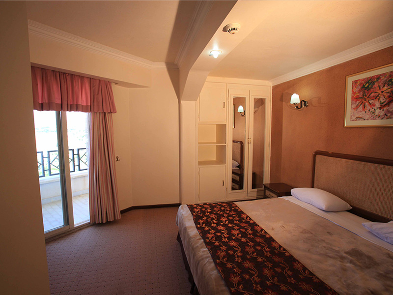 Parsian Azadi Hotel Yasuj