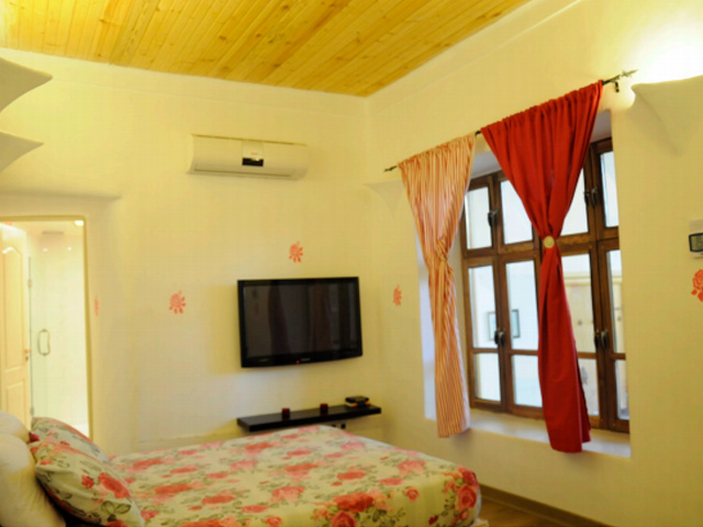 Khanegol Hotel Semnan