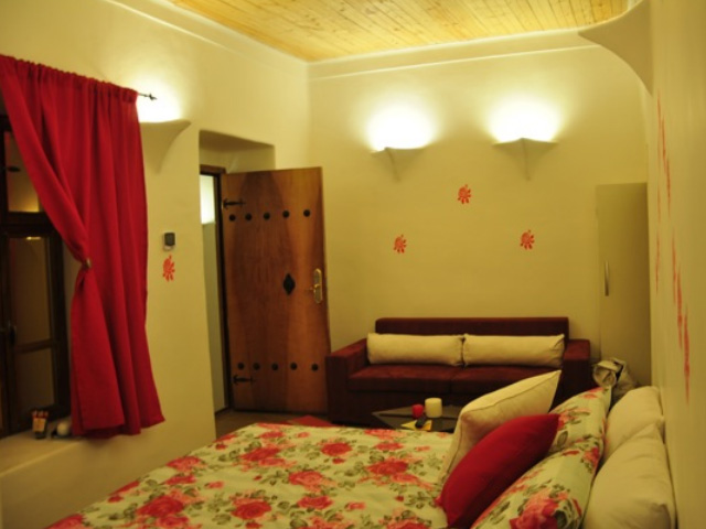 Khanegol Hotel Semnan