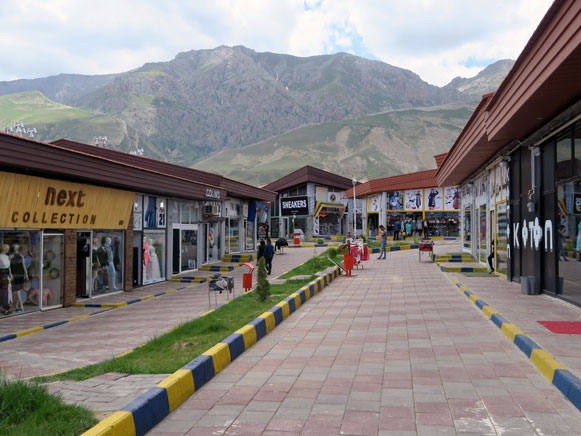 Maku Border Market