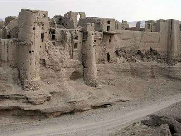 Izad Khast Castle