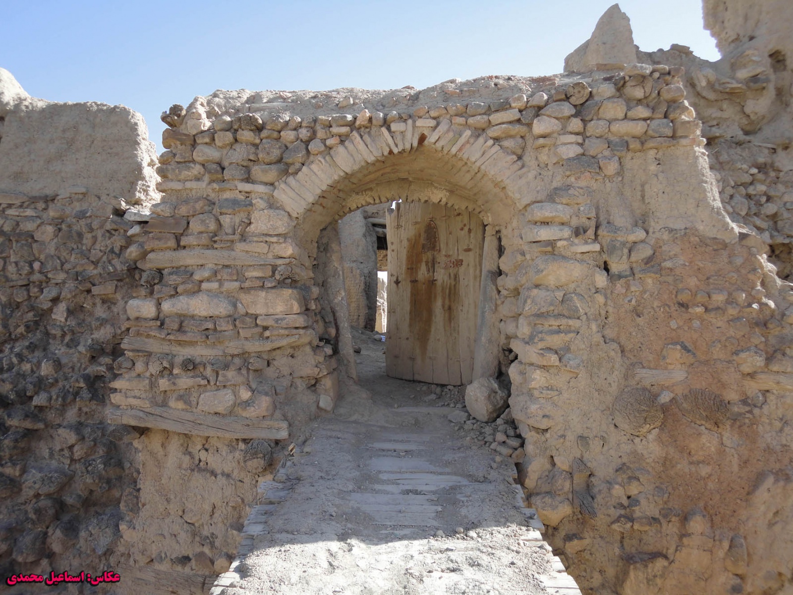 Izad Khast Castle