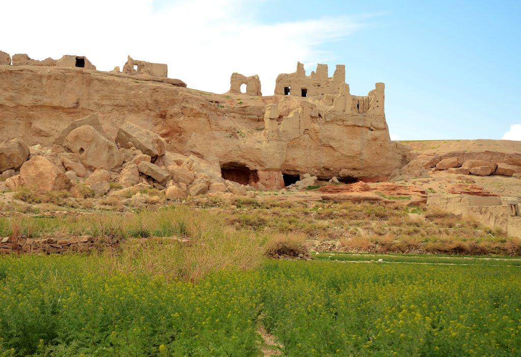 Izad Khast Castle