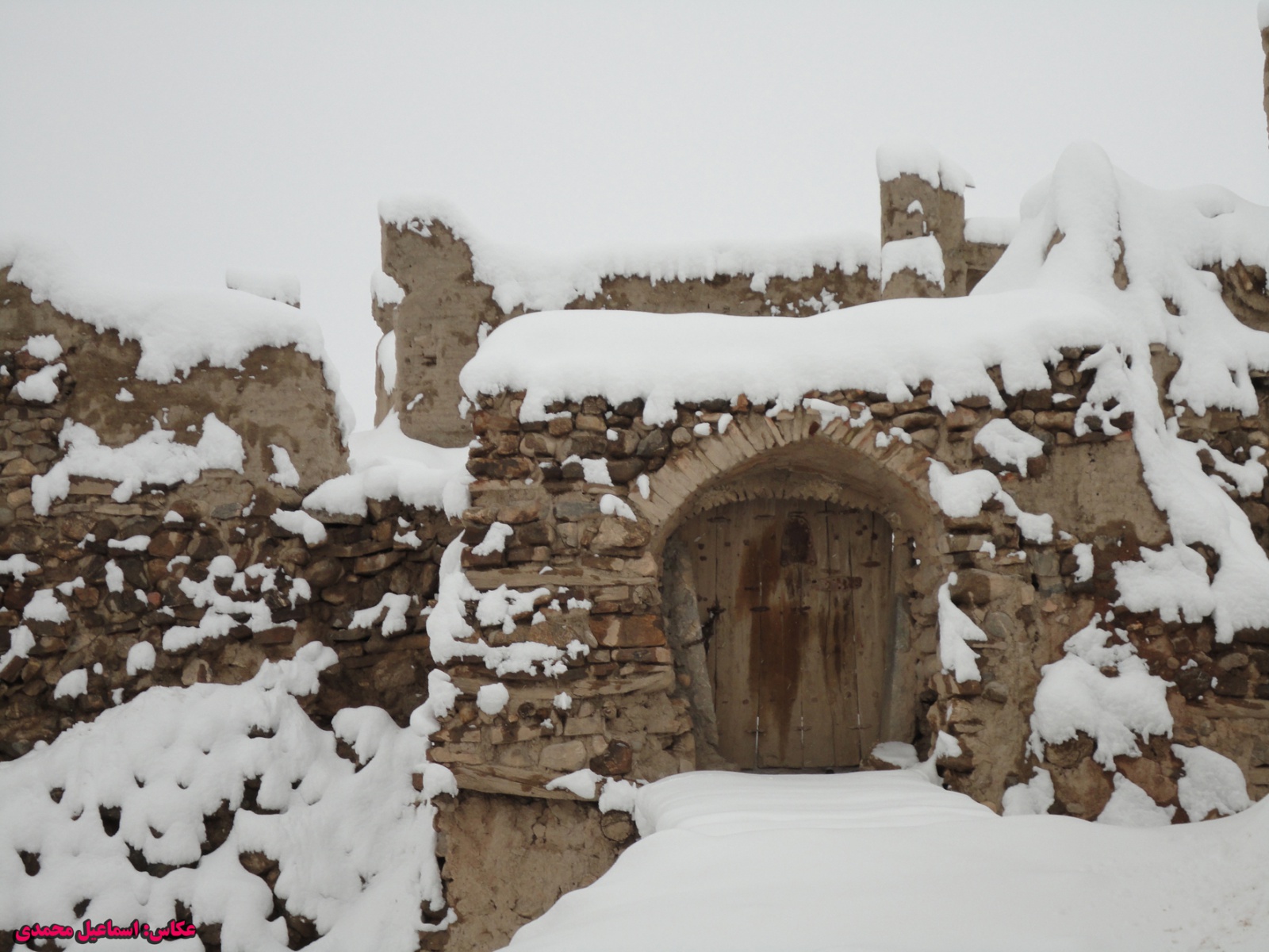 Izad Khast Castle