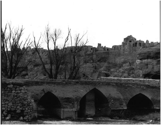 Izad Khast Castle