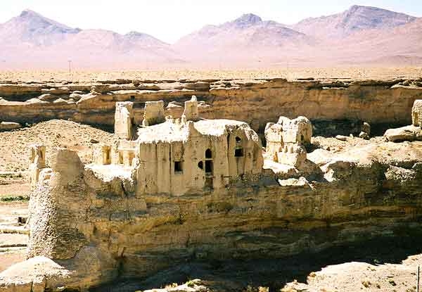 Izad Khast Castle