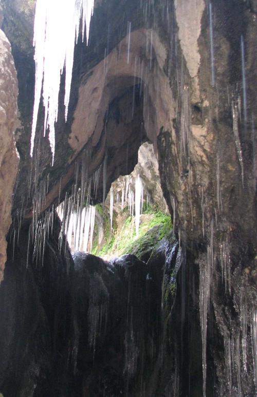 Akhlamad Waterfall, Chenaran