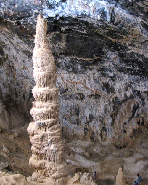 Shegeft Yazdan Cave