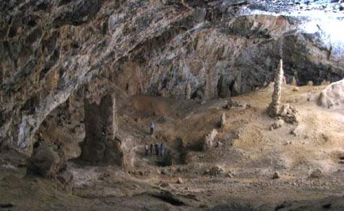 Shegeft Yazdan Cave