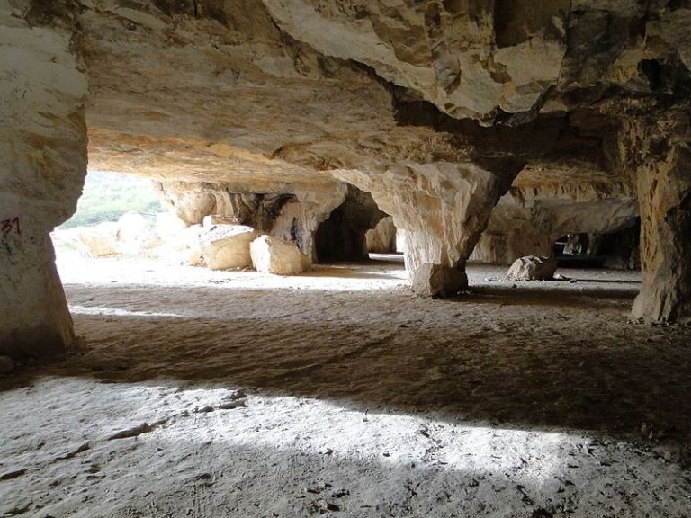 Sang Tarashan Cave