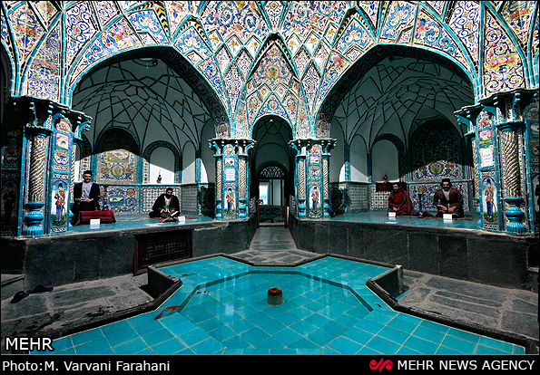 Four Seasons Bathroom, Arak