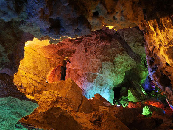 Chal Nakhjir Cave