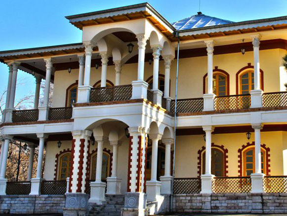 Sorkheh Hesar Palace