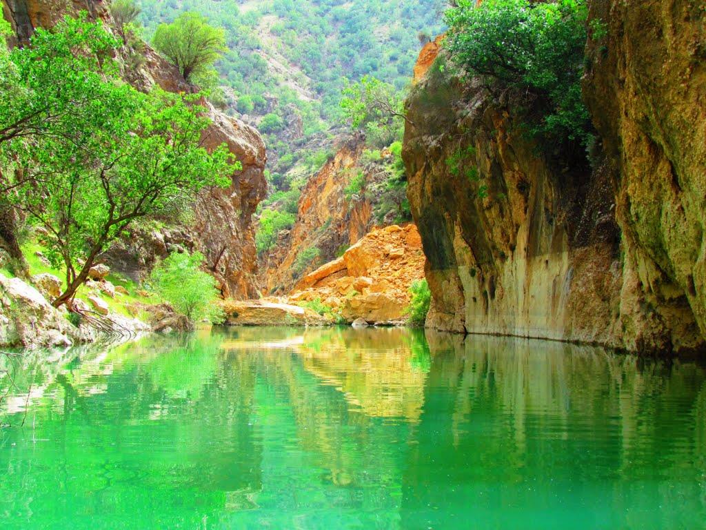 Dom-e Asb Canyon and Waterfall (Horsetail canyon)