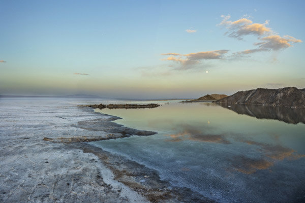 Hovz-e Soltan Lake