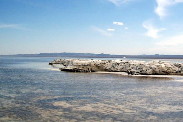 Hovz-e Soltan Lake