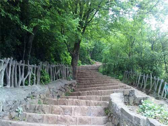 Satan-s Hill Resort (Sheytan Kuh)