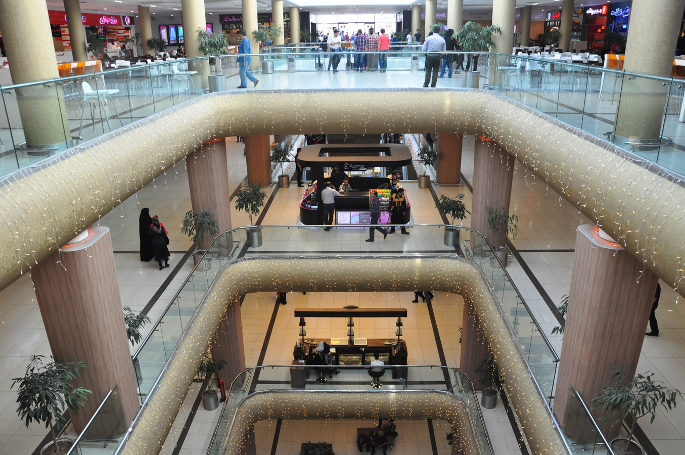 Laleh Park Shopping Center