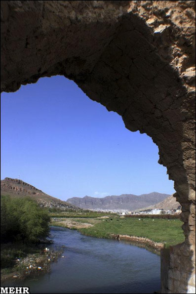 The broken bridge Shapuri