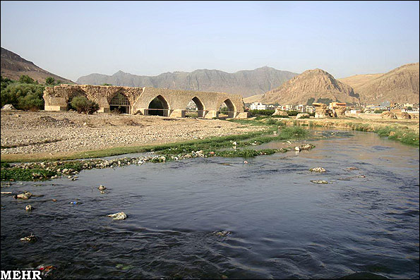 The broken bridge Shapuri