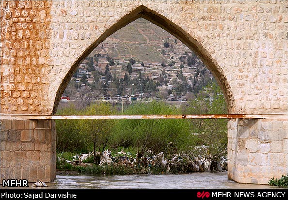 The broken bridge Shapuri