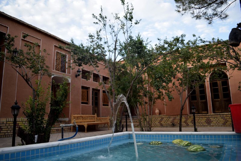 Traditional Nakhjir Hotel Naraq
