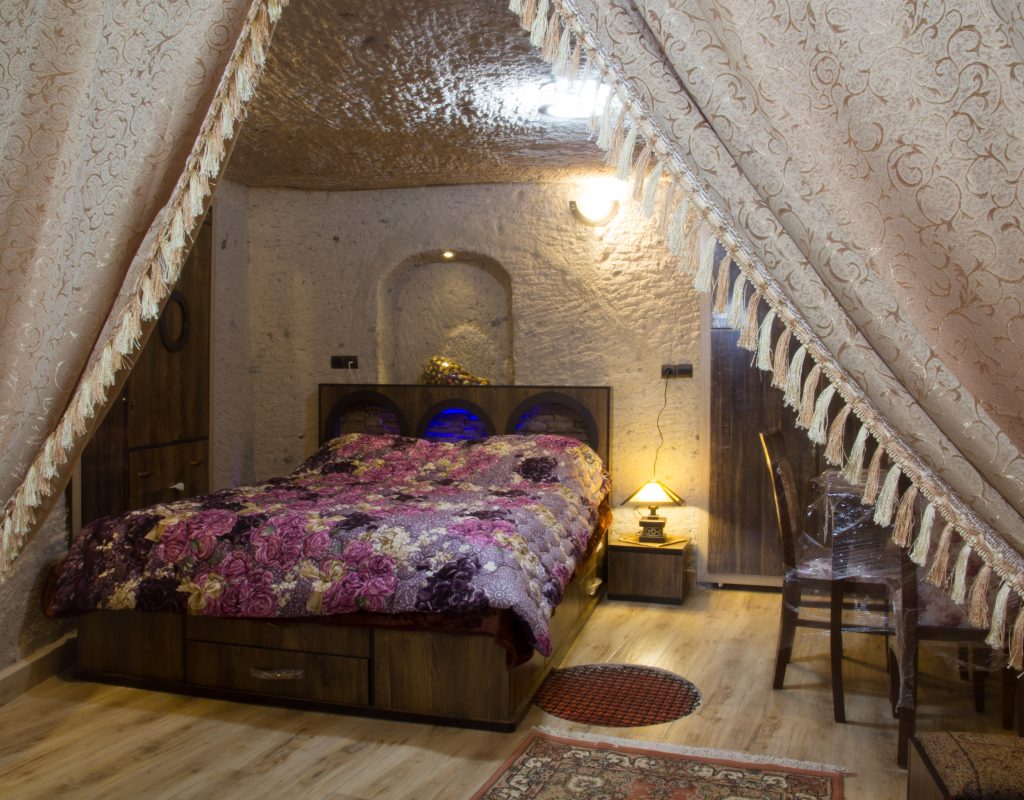 Toral Kandovan Rocky hotel