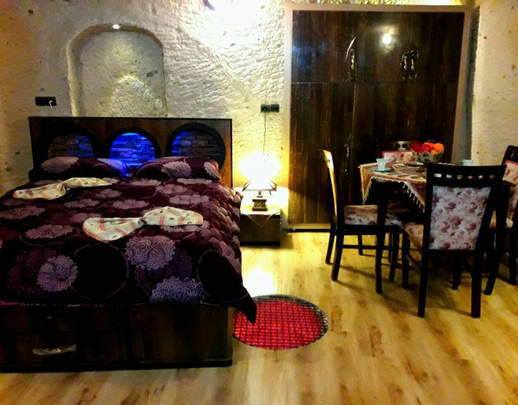 Toral Kandovan Rocky hotel