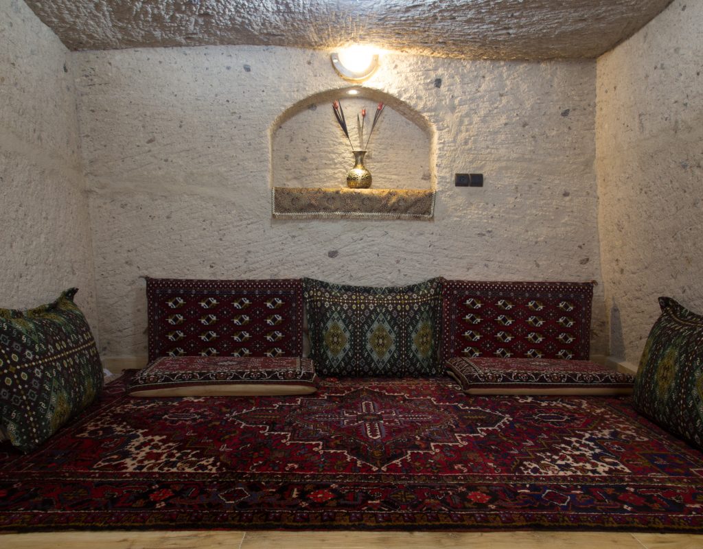 Toral Kandovan Rocky hotel