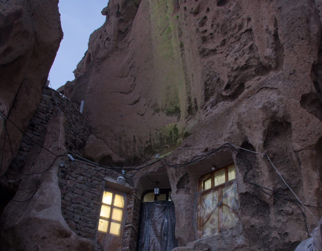 Toral Kandovan Rocky hotel