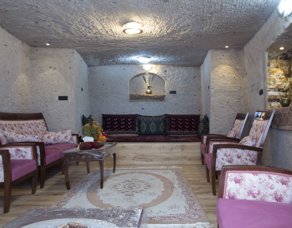 Toral Kandovan Rocky hotel