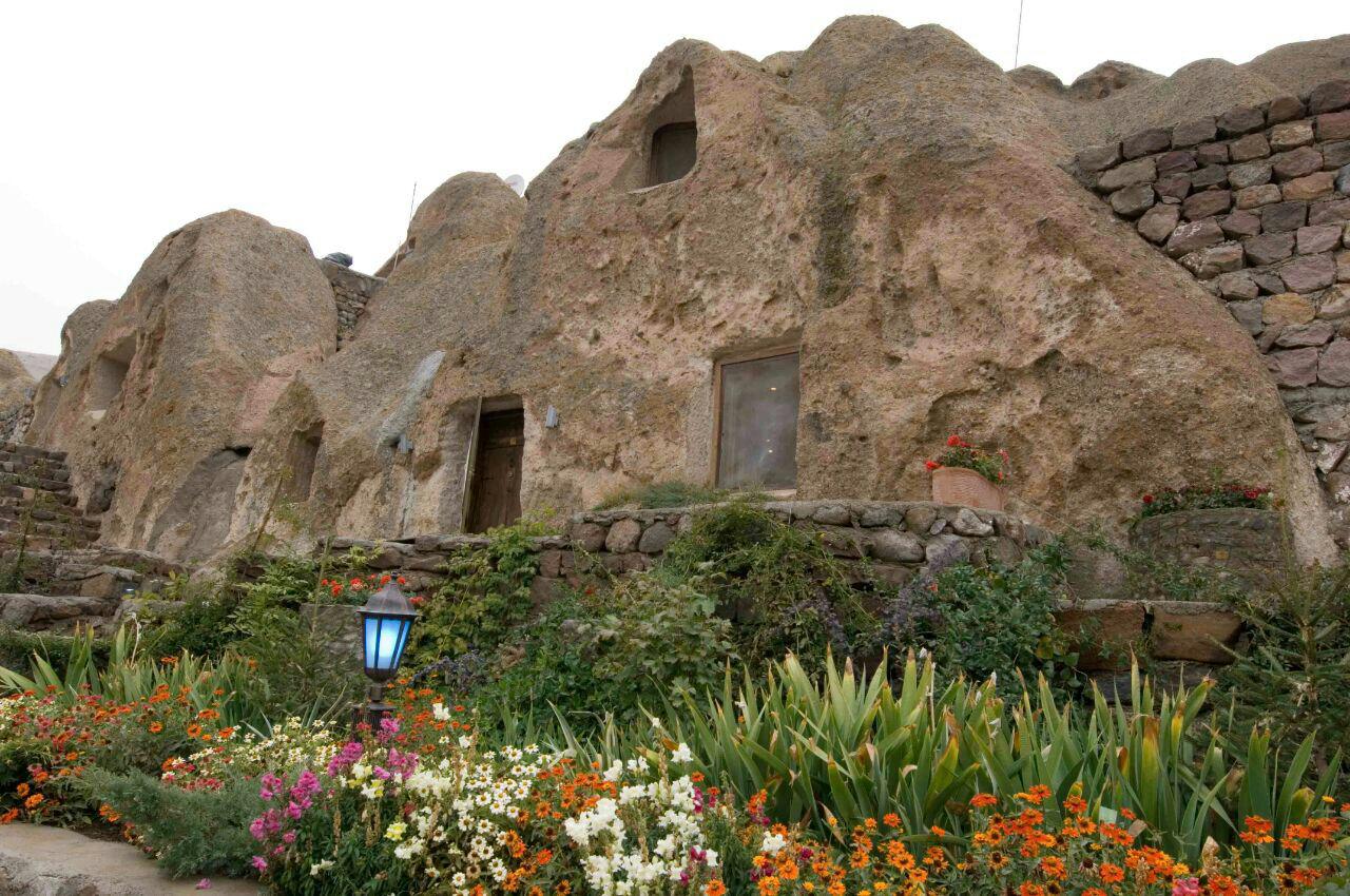 Toral Kandovan Rocky hotel