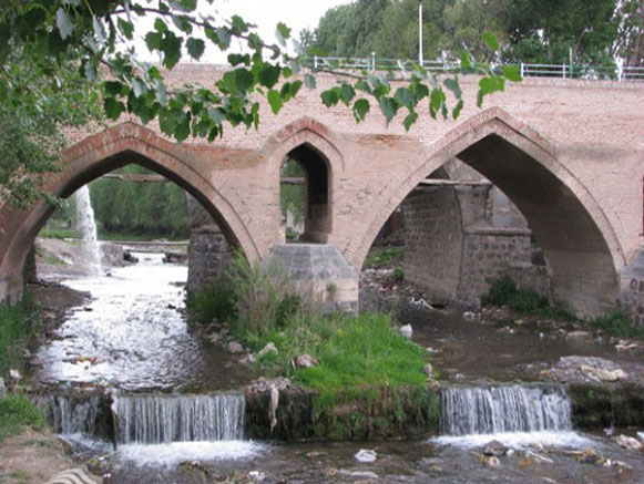 پل قرمز نیر - سایت گردشگری ایران