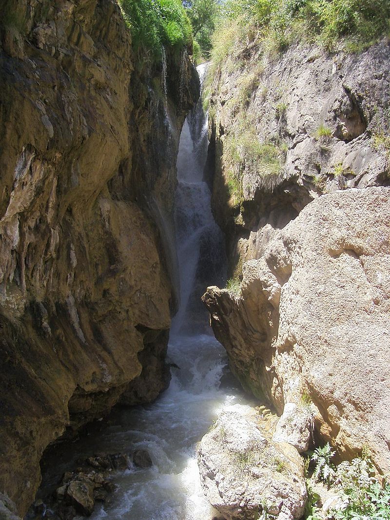 آبشار و روستای گل آخئر آبشار و روستای گل آخئر