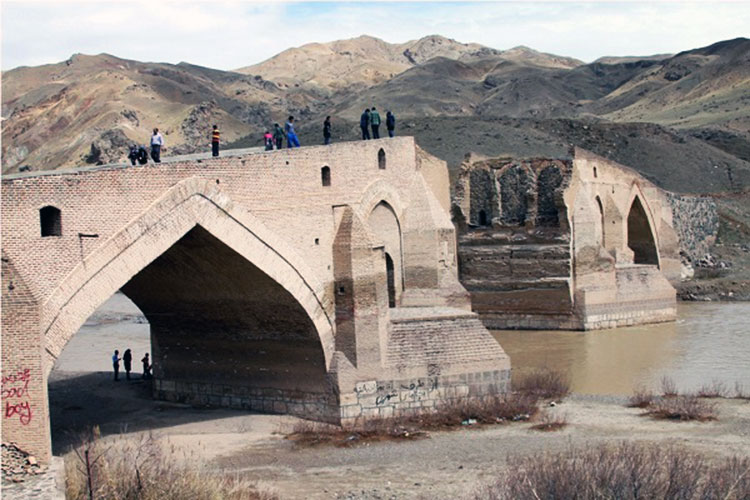 Qiz Bridge of Mianeh
