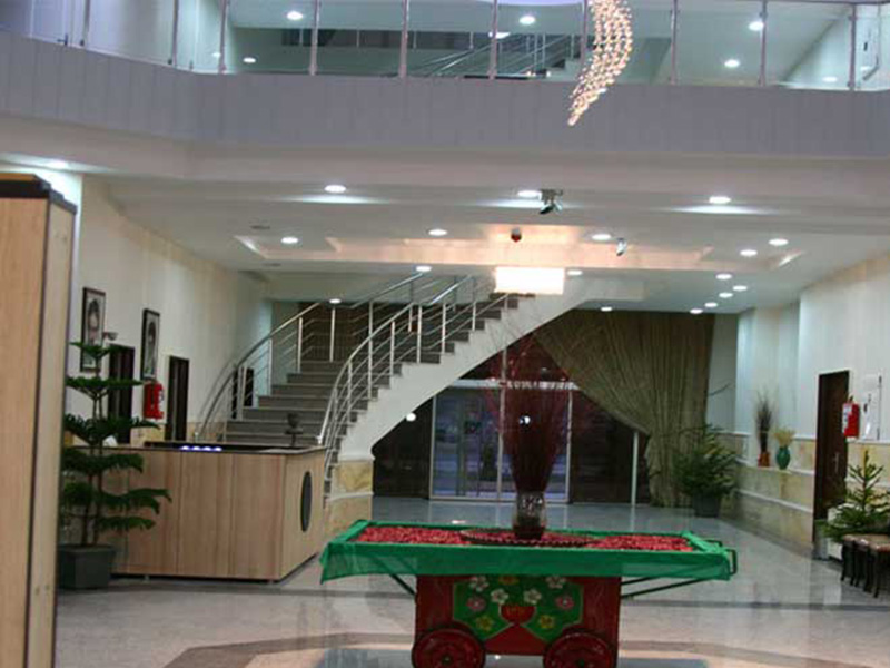 Sabz Hotel Niasar