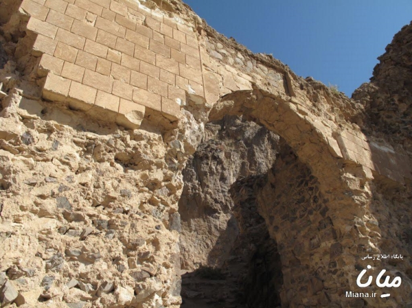 Qiz Castle of Mianeh