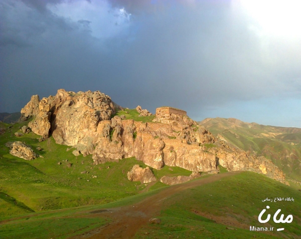 Qiz Castle of Mianeh