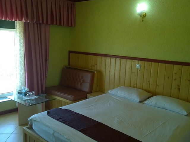 Zarivar Hotel Marivan