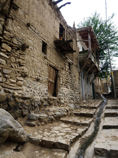 Ushtibin Village