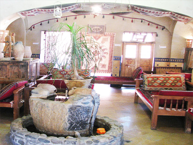 Gouged Arg Hotel Golpayegan