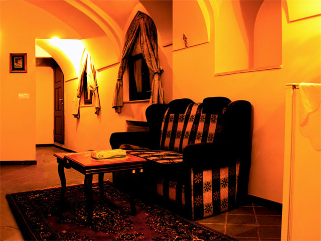 Gouged Arg Hotel Golpayegan
