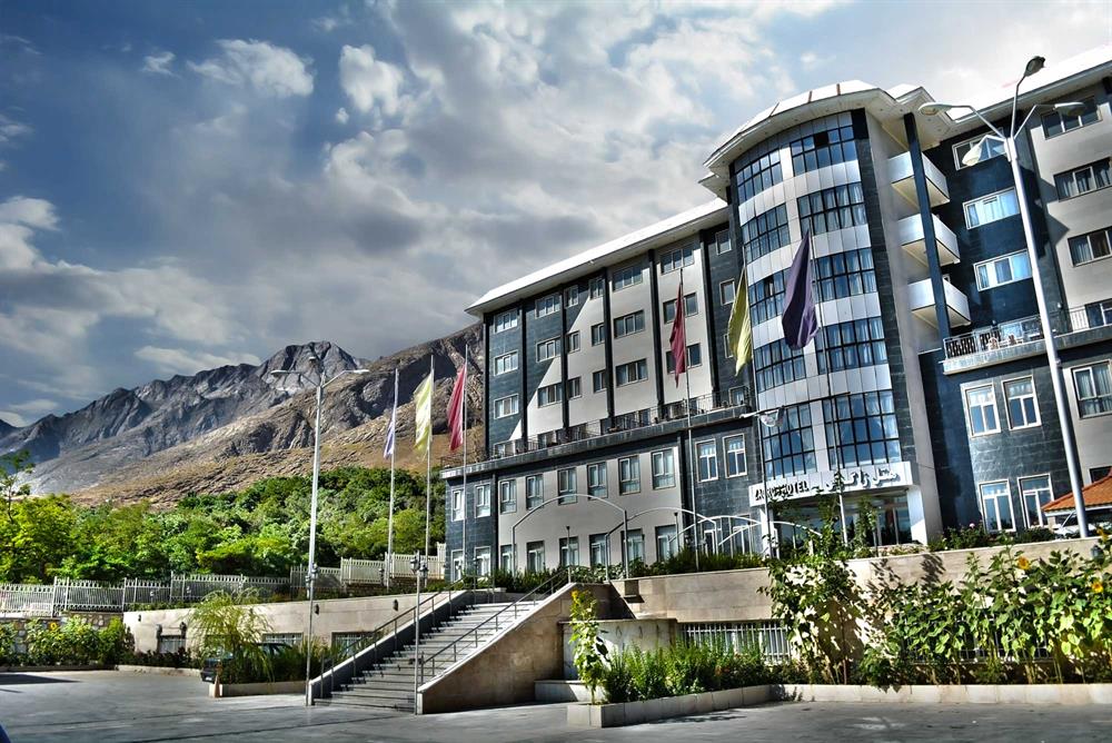 Zagros Hotel Khansar
