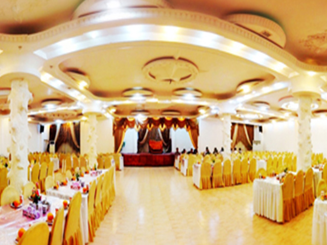 Ghasr Hotel Minudasht
