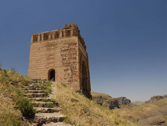 Zahhak Castle, Hashtrud