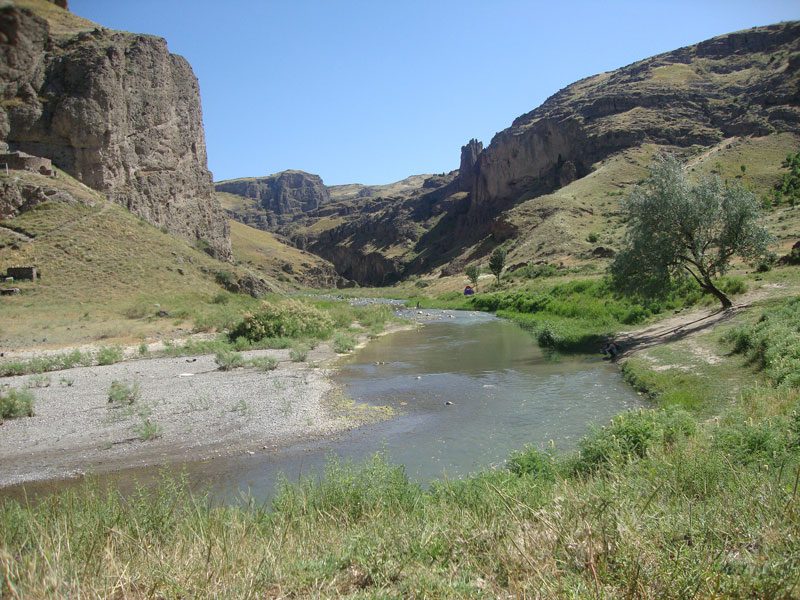 Zahhak Castle, Hashtrud