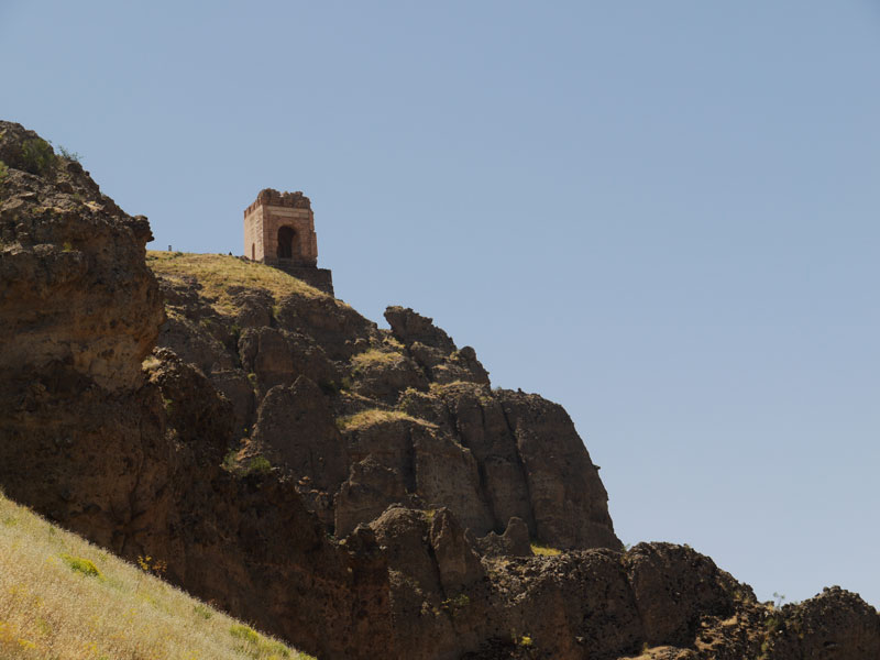 Zahhak Castle, Hashtrud