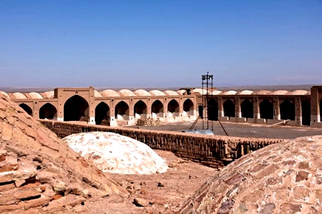 Deyr Gachin Caravansary