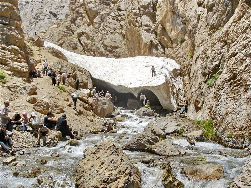 Azna Snow Tunnel